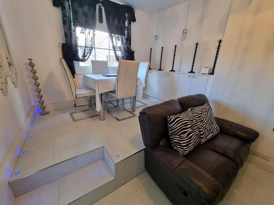 Beautiful Apartment In The Heart Of Rochester Rochester  Exterior foto
