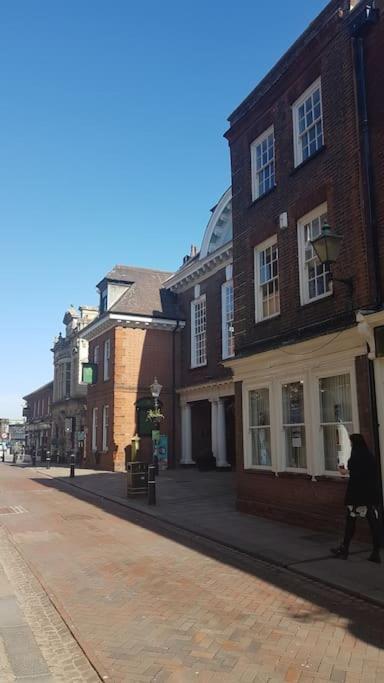 Beautiful Apartment In The Heart Of Rochester Rochester  Exterior foto
