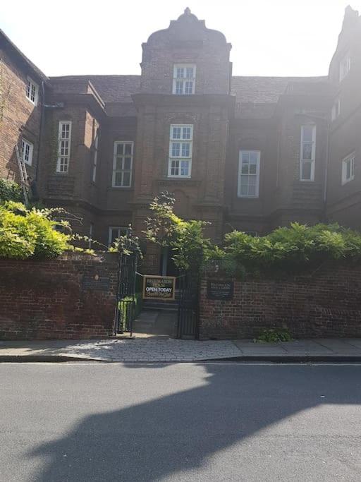 Beautiful Apartment In The Heart Of Rochester Rochester  Exterior foto