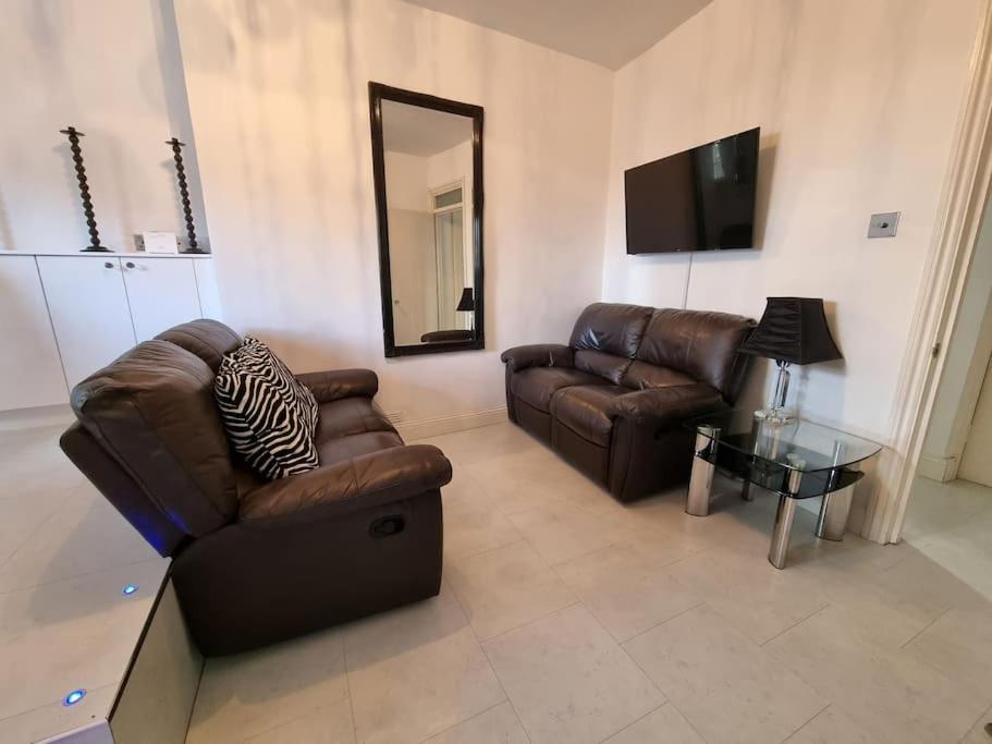 Beautiful Apartment In The Heart Of Rochester Rochester  Exterior foto